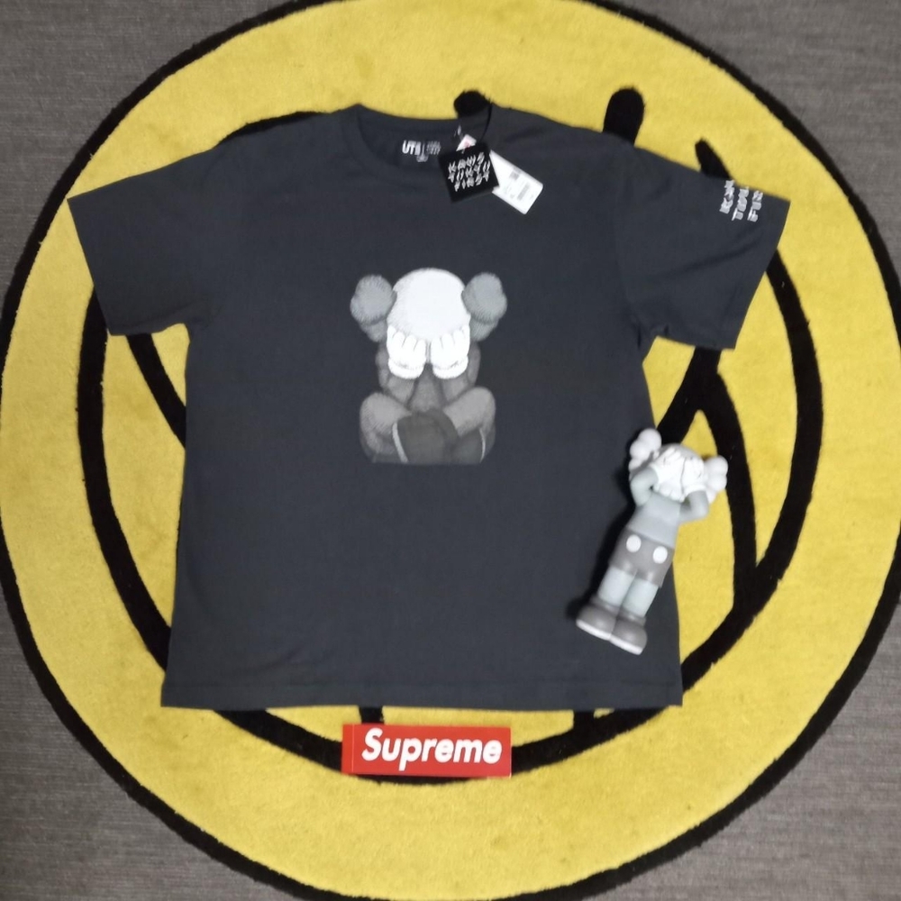 KAWS Tokyo Tee Asian size XXL=Size Large